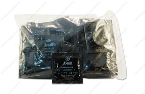 30011 Prezerwatywy AMOR czarne i czekoladowe 50 sztuk